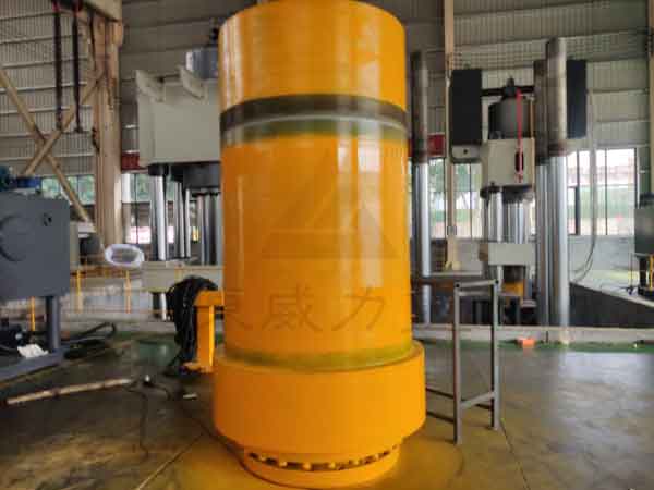 2000噸油壓機配備的油缸