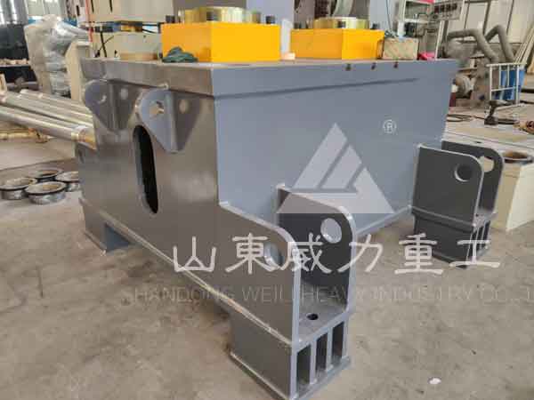 8000噸石墨匣缽油壓機底座安裝