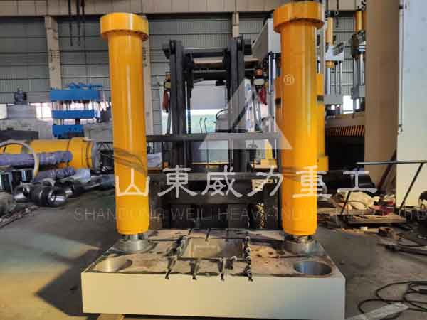 800噸石墨匣缽油壓機裝配現場圖